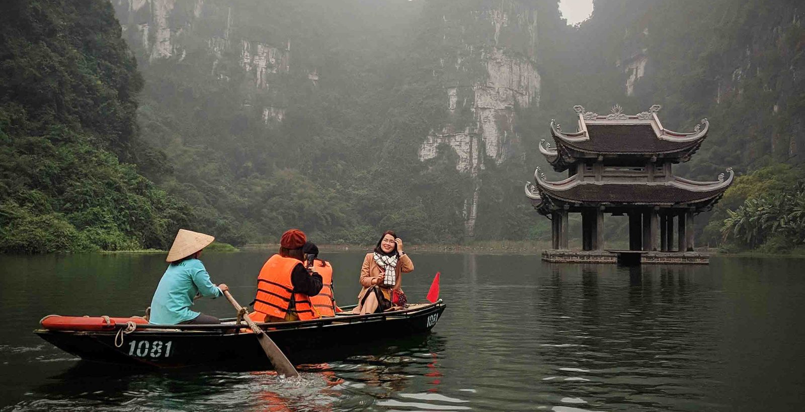 Trang-An-Boat-tour-in-Vietnam